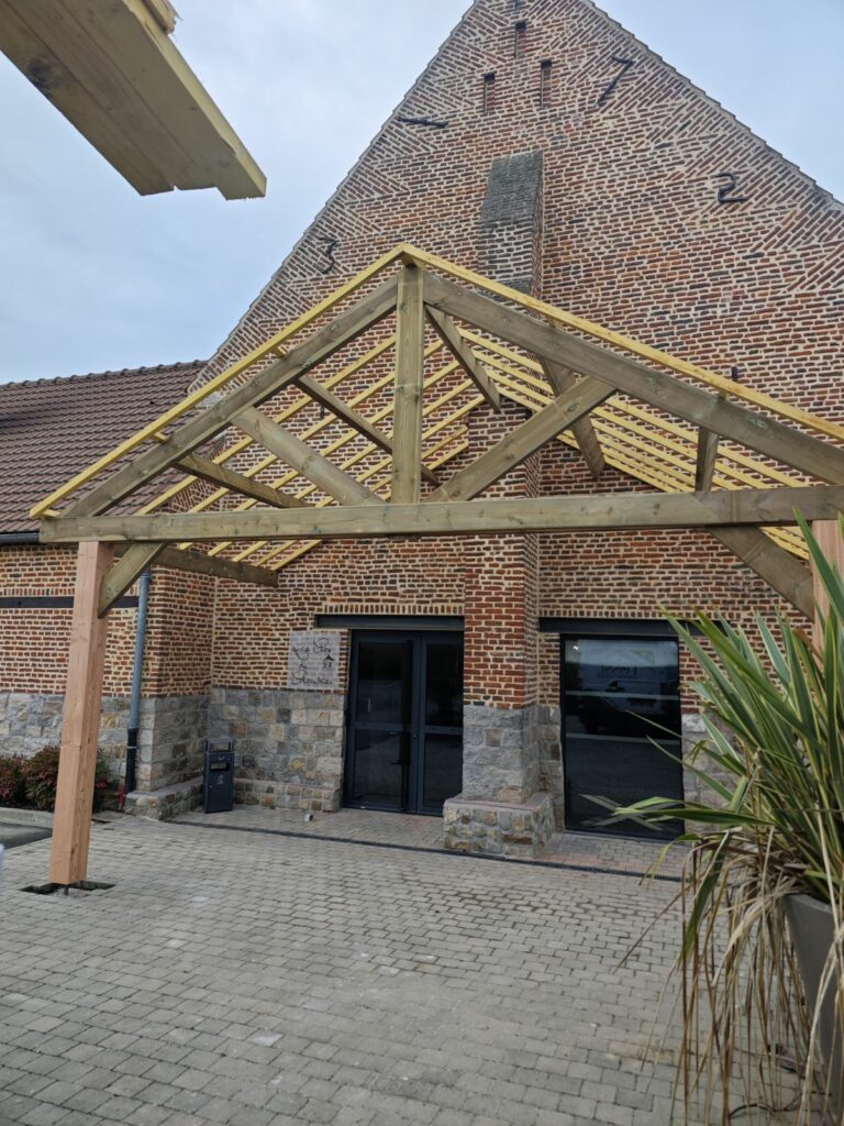 Transformation d'un bâtiment en salle de mariage (vue 2)