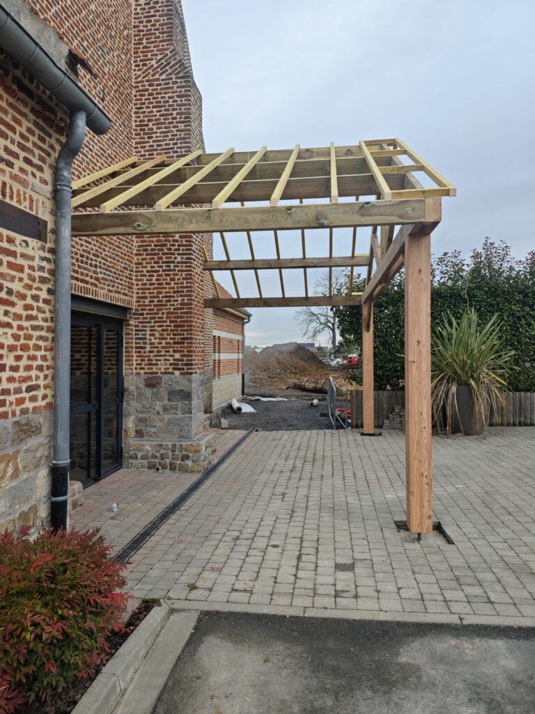 Transformation d'un bâtiment en salle de mariage (vue 4)