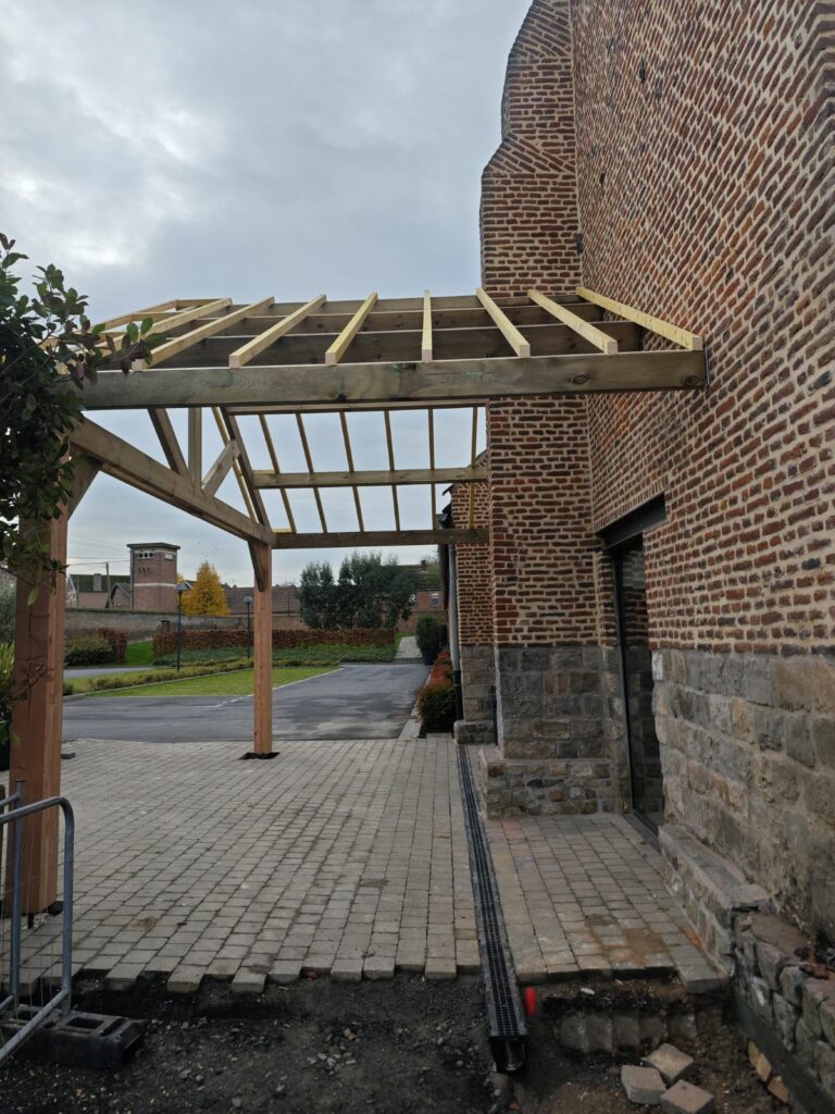 Transformation d'un bâtiment en salle de mariage (vue 5)